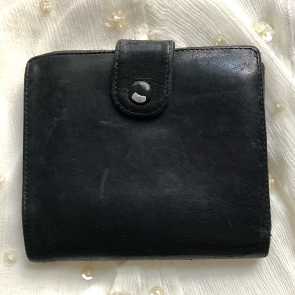 Authentic Chanel Black Leather Wallet - CLASSIC!  Super Soft Vintage EUC - Picture 2 of 15